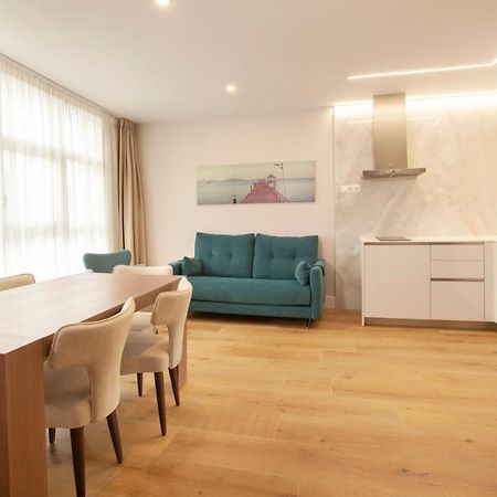Apartamentos Reina Victoria ซานตานเดร์ ภายนอก รูปภาพ