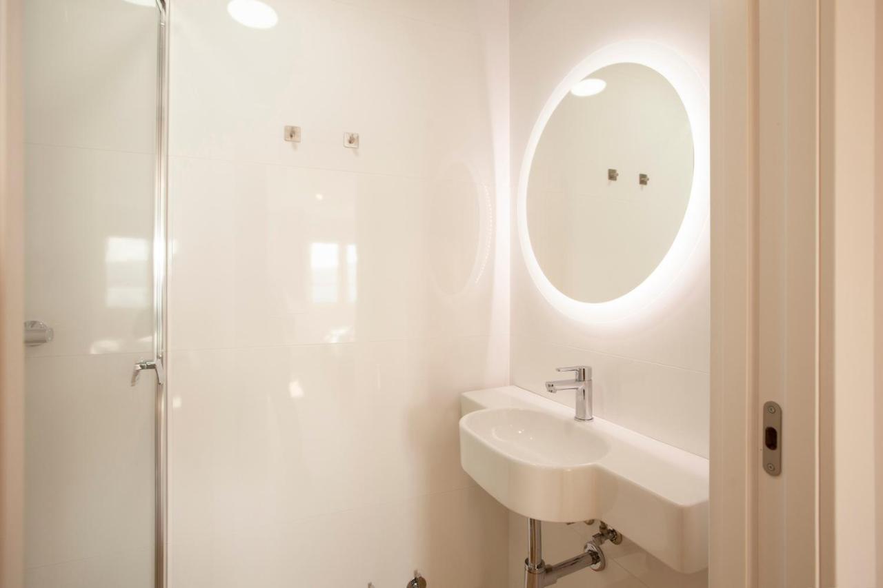 Apartamentos Reina Victoria ซานตานเดร์ ภายนอก รูปภาพ