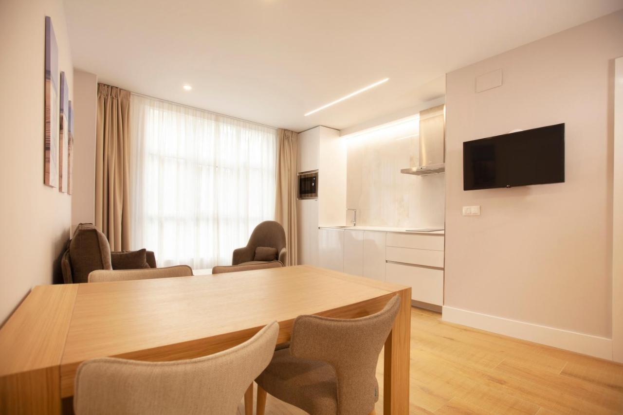 Apartamentos Reina Victoria ซานตานเดร์ ภายนอก รูปภาพ