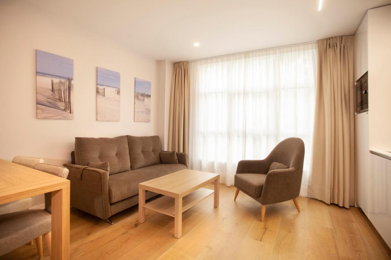 Apartamentos Reina Victoria ซานตานเดร์ ภายนอก รูปภาพ