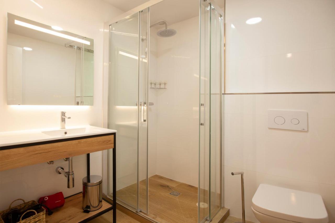 Apartamentos Reina Victoria ซานตานเดร์ ภายนอก รูปภาพ