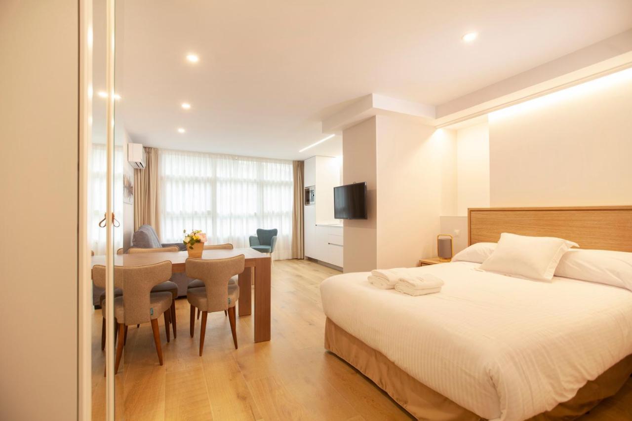 Apartamentos Reina Victoria ซานตานเดร์ ภายนอก รูปภาพ