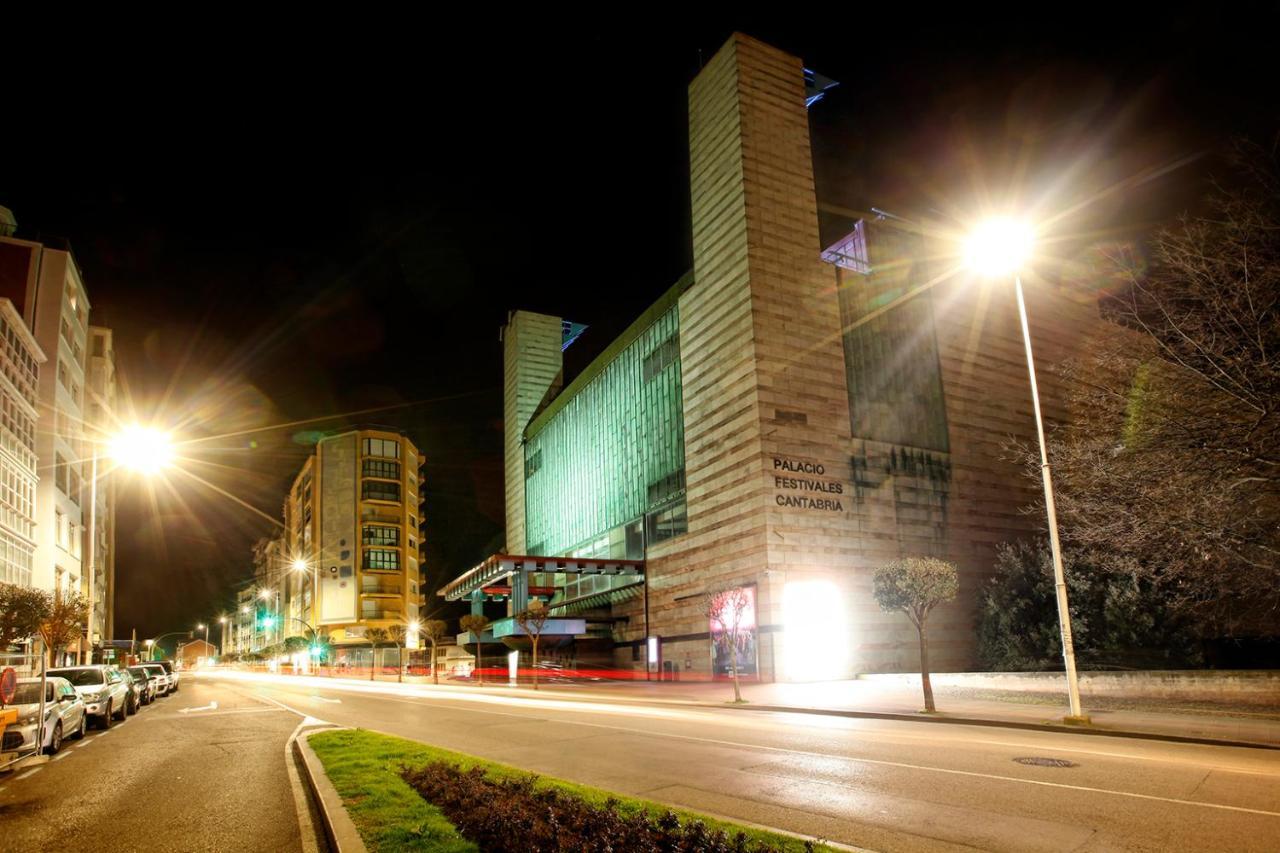 Apartamentos Reina Victoria ซานตานเดร์ ภายนอก รูปภาพ