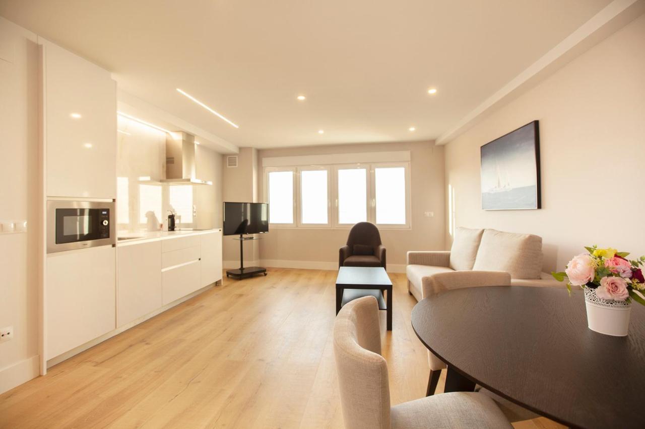 Apartamentos Reina Victoria ซานตานเดร์ ภายนอก รูปภาพ