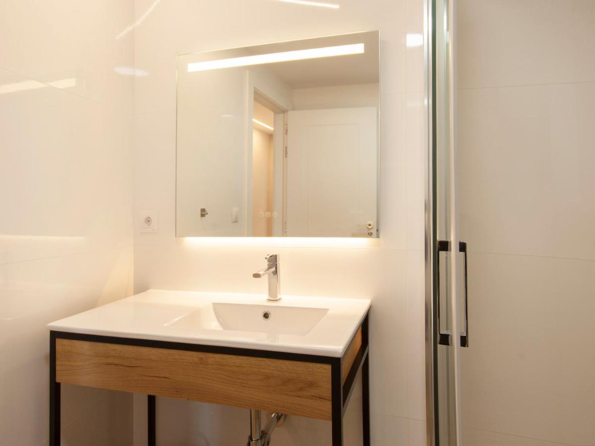 Apartamentos Reina Victoria ซานตานเดร์ ภายนอก รูปภาพ