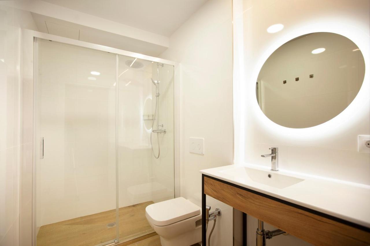 Apartamentos Reina Victoria ซานตานเดร์ ภายนอก รูปภาพ