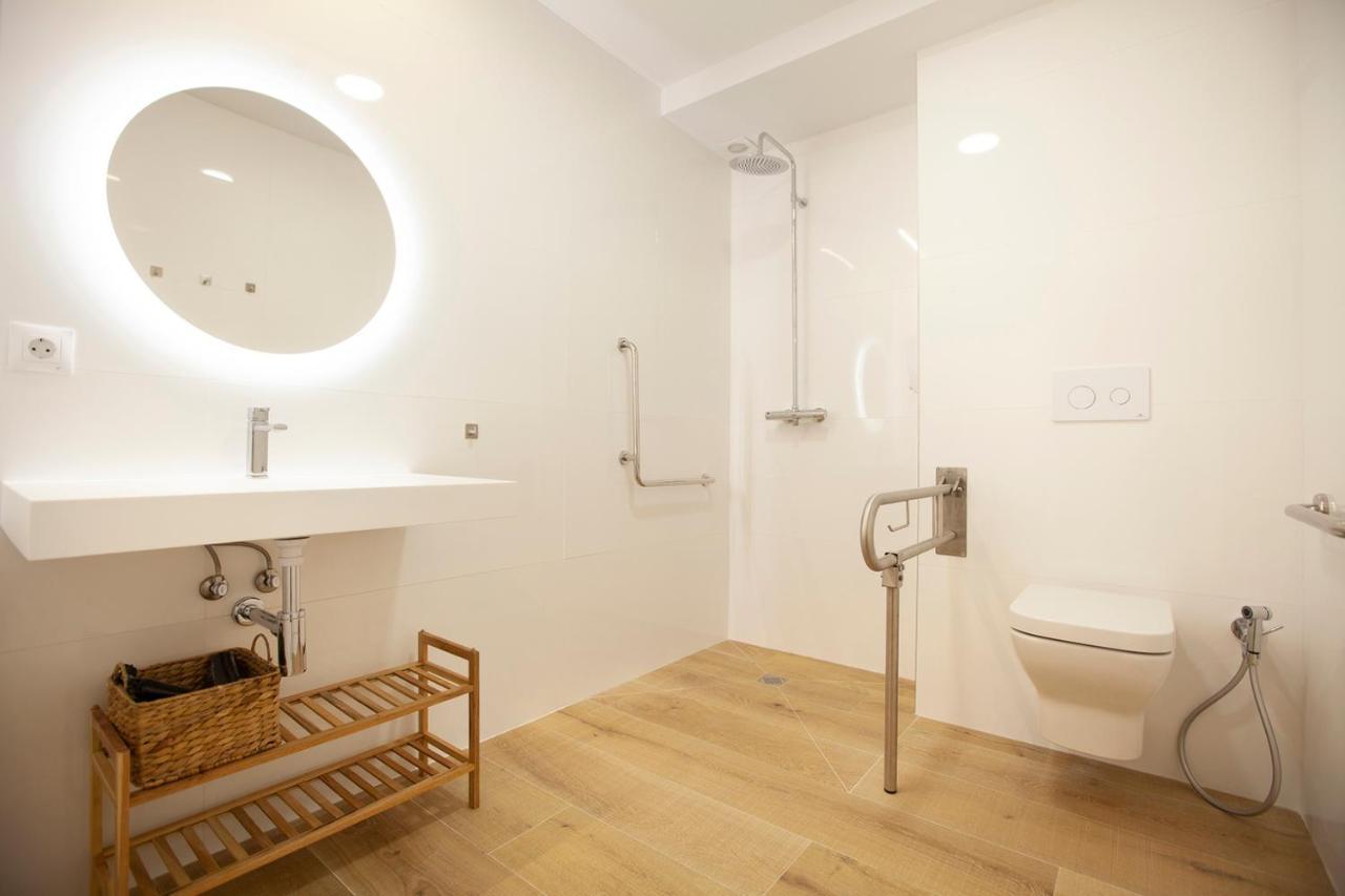 Apartamentos Reina Victoria ซานตานเดร์ ภายนอก รูปภาพ