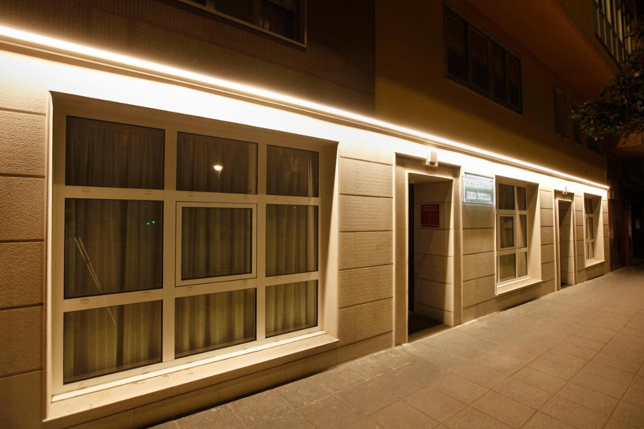 Apartamentos Reina Victoria ซานตานเดร์ ภายนอก รูปภาพ
