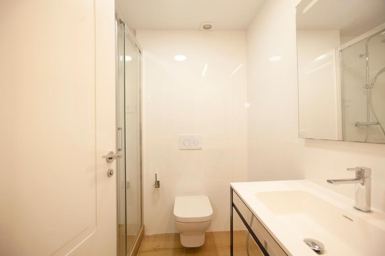 Apartamentos Reina Victoria ซานตานเดร์ ภายนอก รูปภาพ